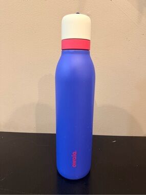 owala Blue Insulated Water Bottle with Pink Accent